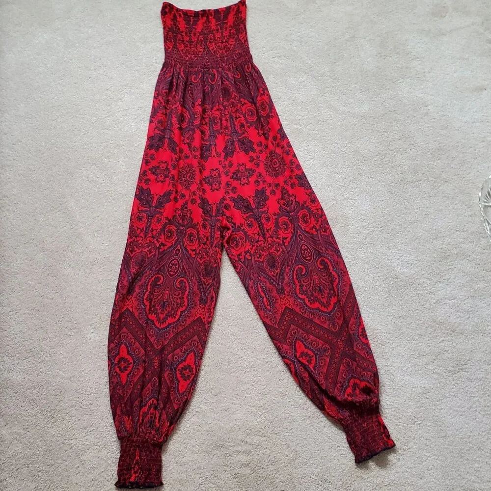 Free People Flowered Red Pleated Strapless Jumpsuit. Size S/P - Picture 1 of 9